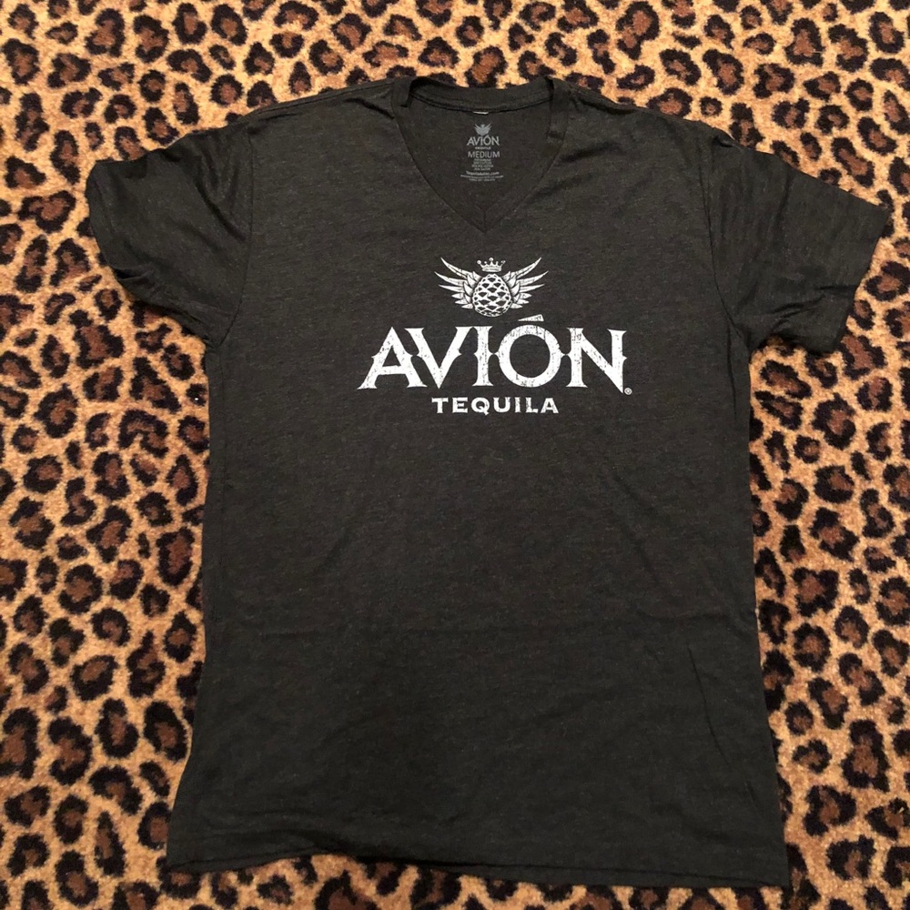 Women’s Medium Avion Tequila V Neck T shirt